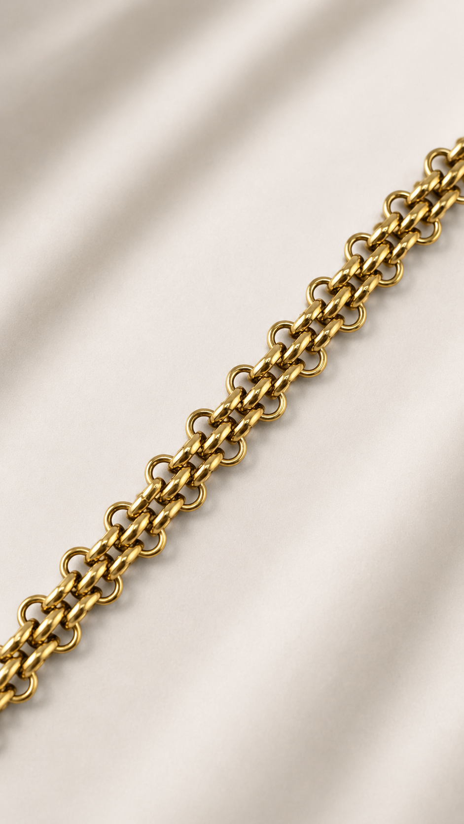 Edelstahl Chunky Double Rolo Armband in Gold von Nevaja - Detailansicht der Gliederstruktur
