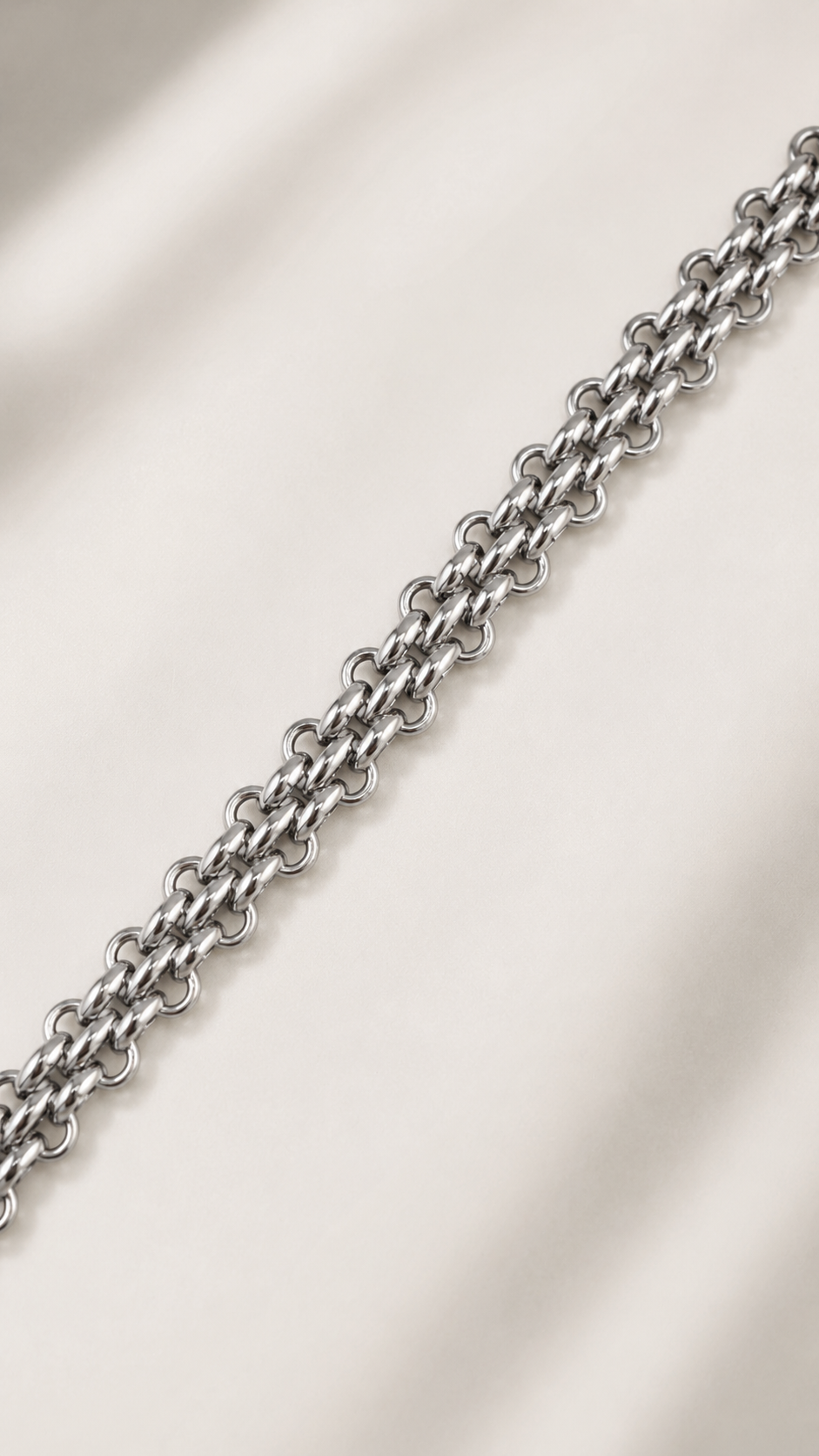 Edelstahl Chunky Double Rolo Armband in Silber von Nevaja - Detailansicht der Gliederstruktur