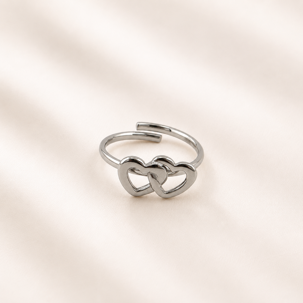 Entwined Hearts Adjustable Ring Silber – Verschlungene Herzen offener Ring hochglanzpoliert – NEVAJA