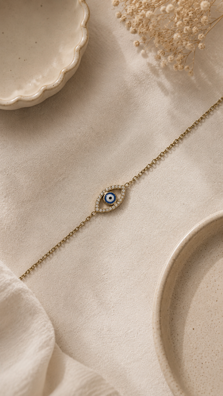 Eternity Pavé Evil Eye Bracelet Gold Detailaufnahme – Schutzauge Pavé Armband vergoldeter Edelstahl – NEVAJA