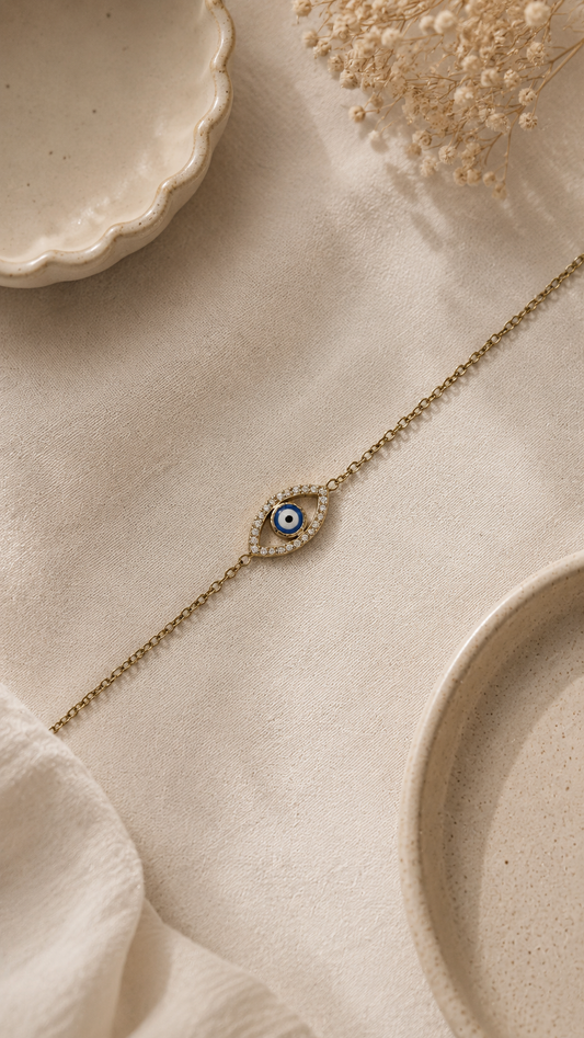 Eternity Pavé Evil Eye Bracelet Gold Detailaufnahme – Schutzauge Pavé Armband vergoldeter Edelstahl – NEVAJA