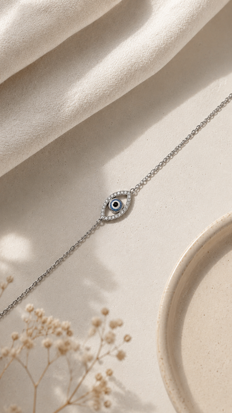 Eternity Pavé Evil Eye Bracelet Silber Detailaufnahme – Nazar Auge Armband hochglanzpoliert – NEVAJA