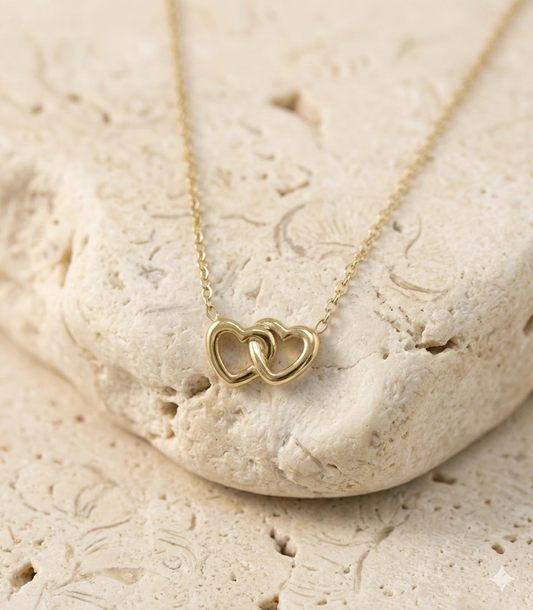 Interlocking Hearts Necklace Gold – Verschlungene Herzen Halskette 41cm vergoldeter Edelstahl – NEVAJA