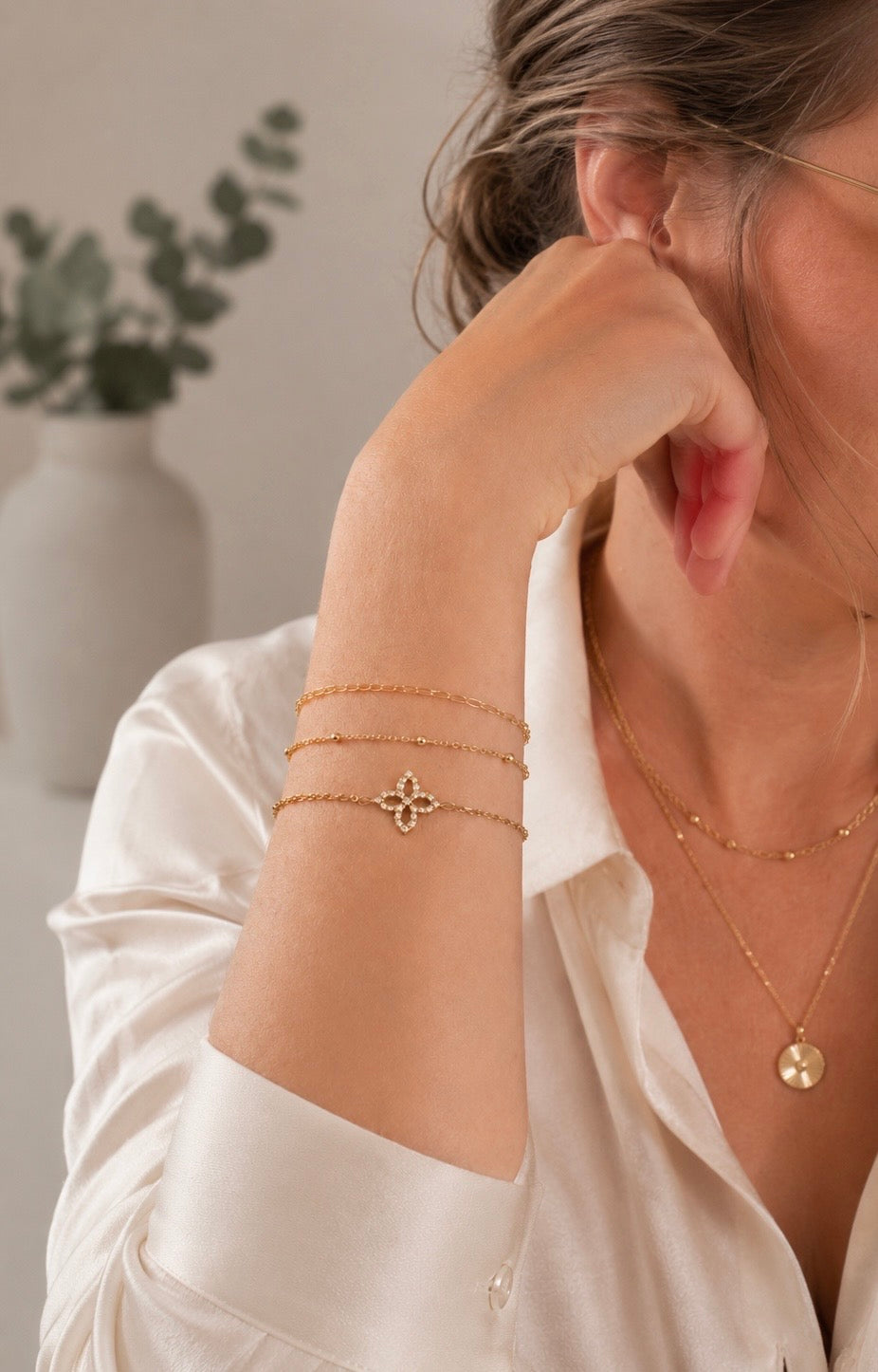Marrakesh Magic Blossom Bracelet Gold Detailaufnahme – Pavé Ornament-Blüte Zirkonia Nahaufnahme – NEVAJA