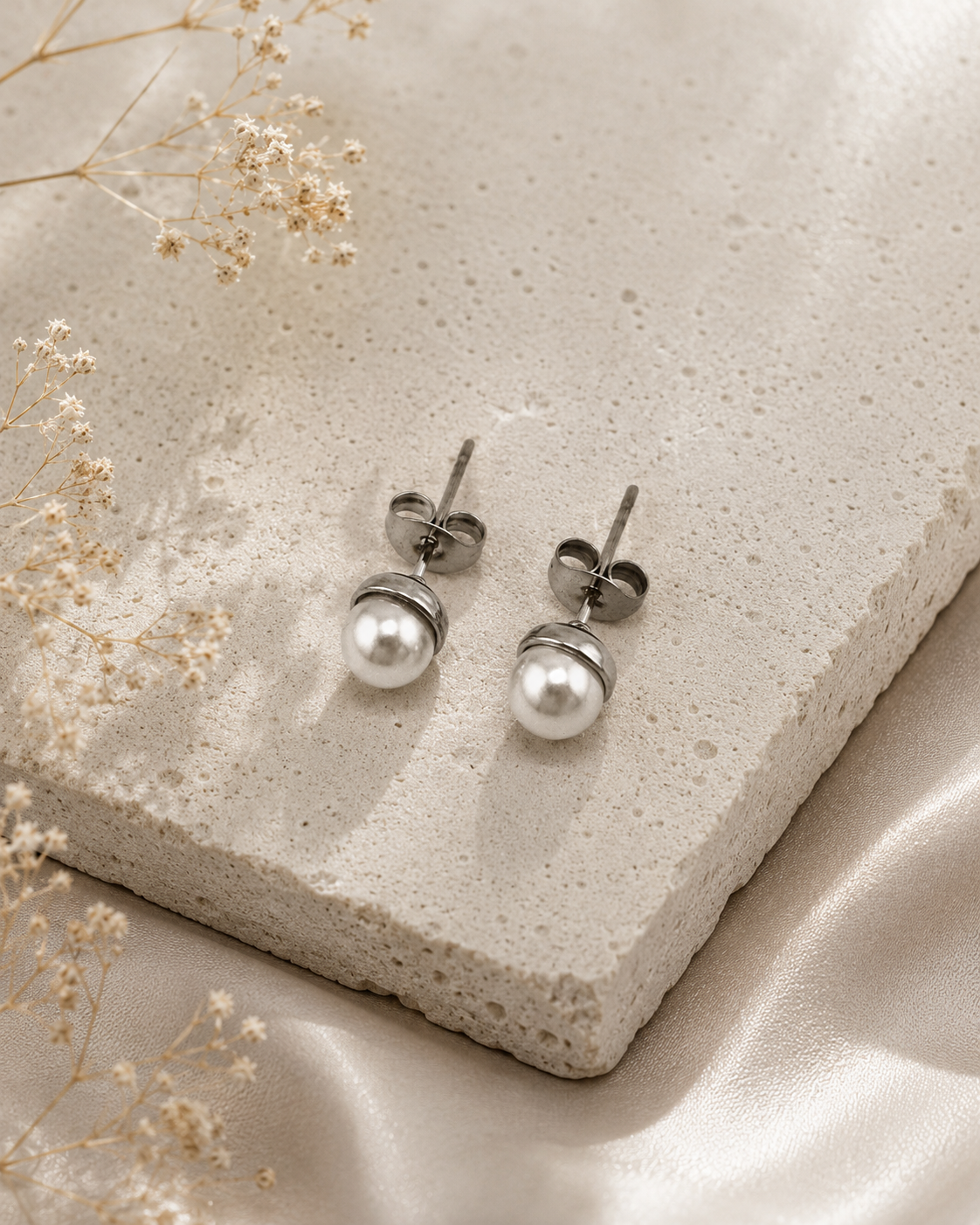 Minimalist Pearl Studs Silber – Minimalistische Perlen Ohrstecker hochglanzpolierter Edelstahl – NEVAJA