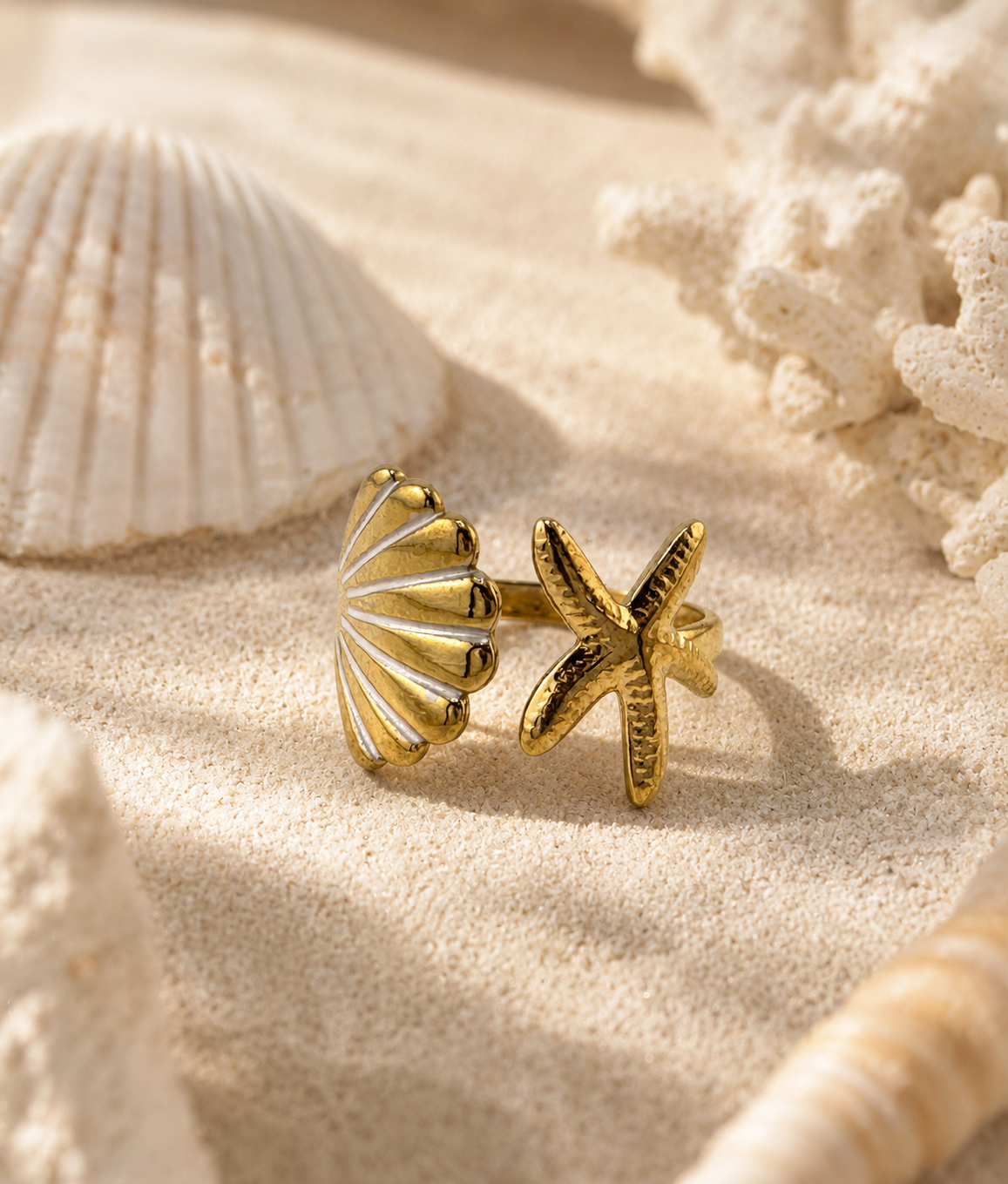 Ocean Breeze Open Ring Gold – Maritimer Ring mit Seestern und Muschel vergoldeter Edelstahl – NEVAJA