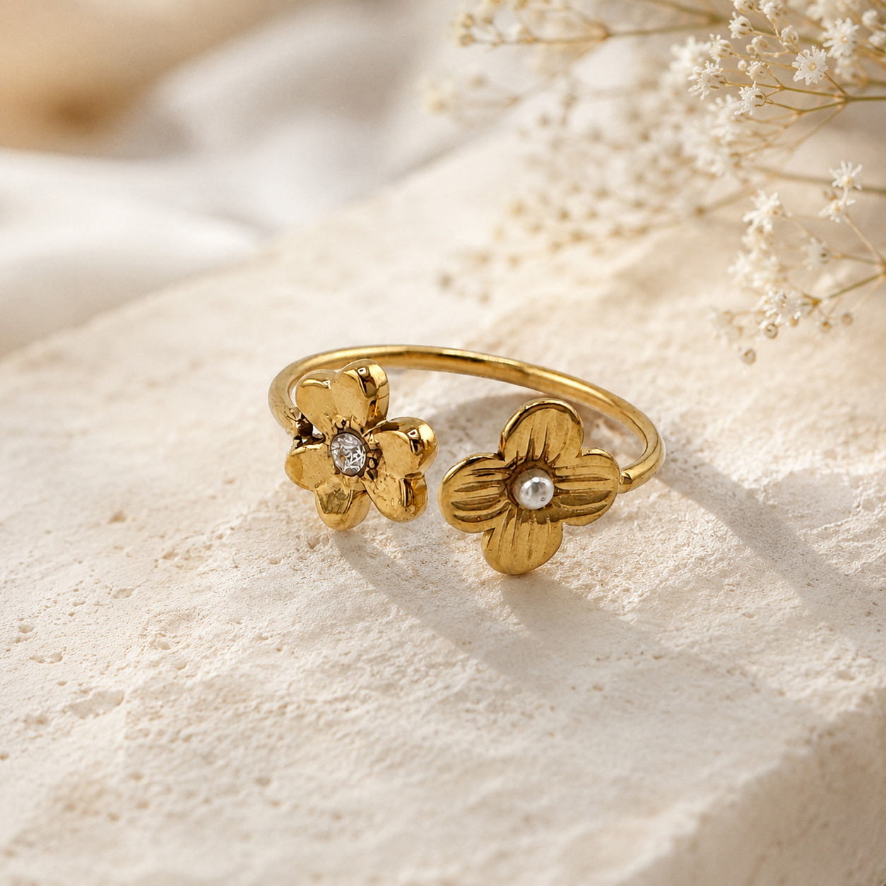 Pearl & Crystal Blossom Open Ring Gold – Perle Kristall Blütenring vergoldeter Edelstahl – NEVAJA