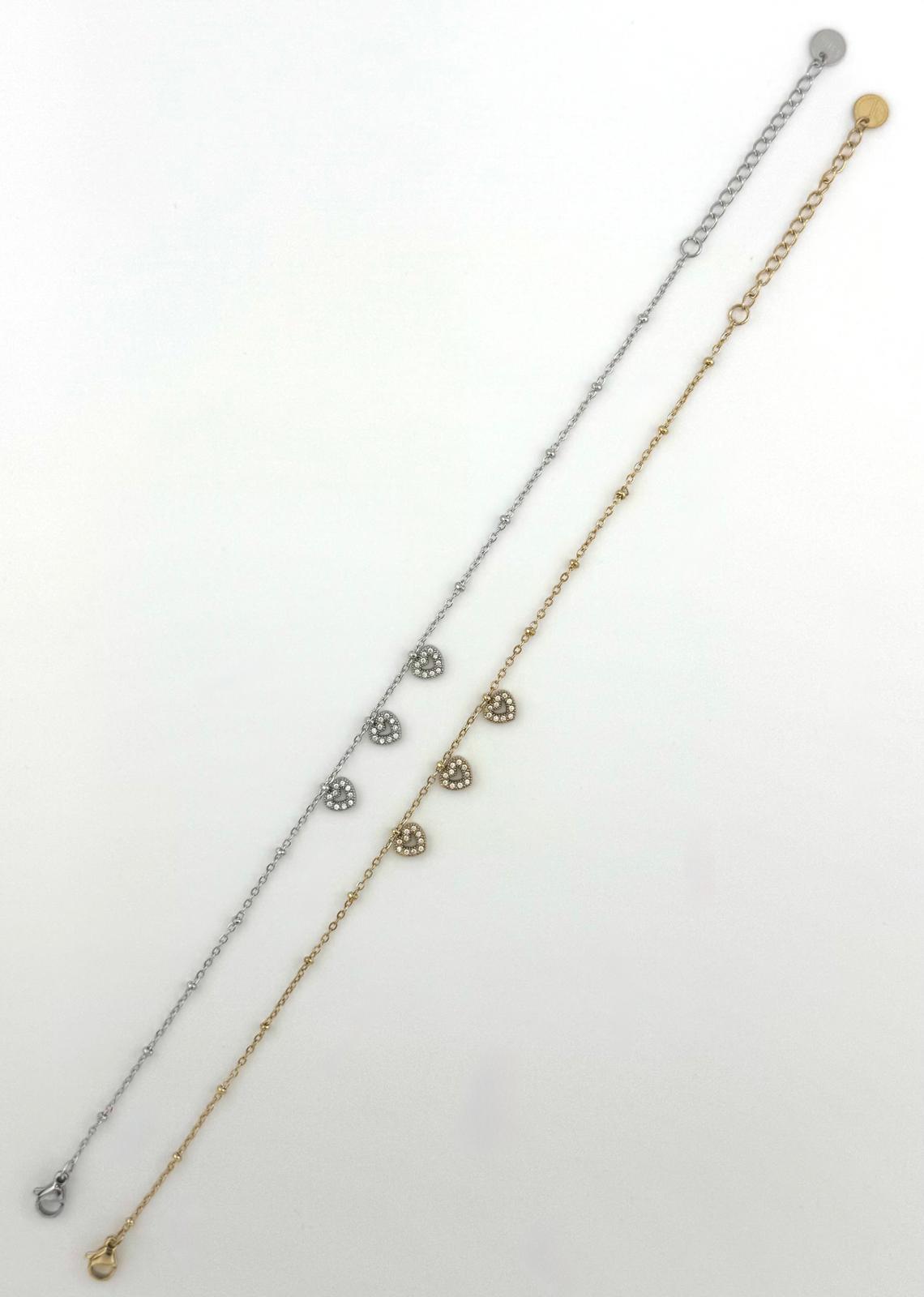 Sweetheart Pavé Anklet Gold Silber Flatlay – Herz Fußkettchen wasserfest Geschenk – NEVAJA