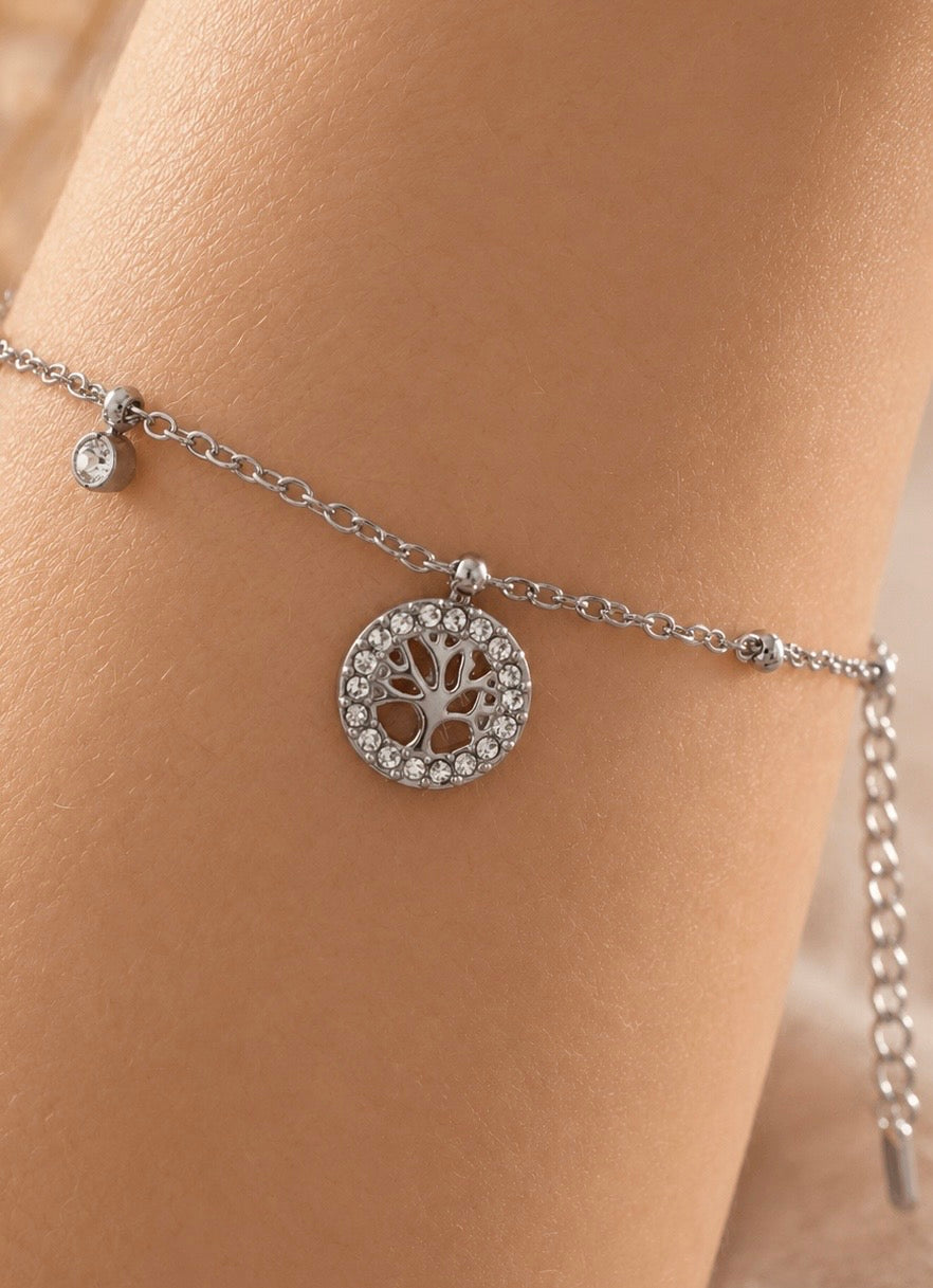 Tree of Life Pavé Charm Bracelet Silber Detail getragen – Lebensbaum Charms Pavé Zirkonia – NEVAJA